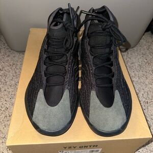 adidas YZY QNTM